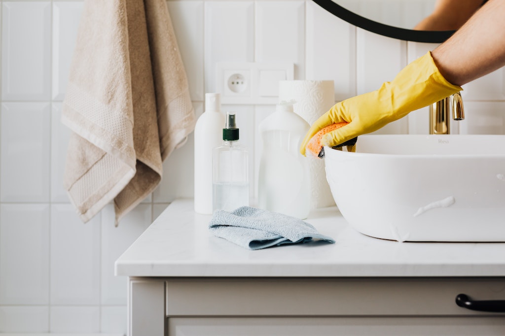 καθαρισμός του airbnb σπιτιού